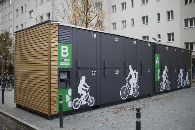 ParkYourBike Anlage am Standort Rathaus Schöneberg für gesichertes Fahrradparken