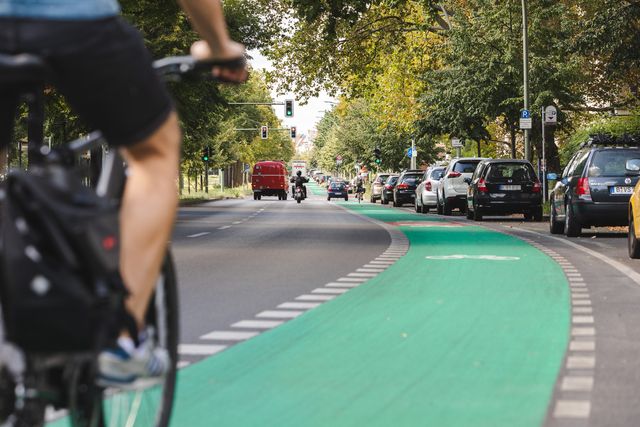 Markierter Radfahrstreifen Wisbyer Straße