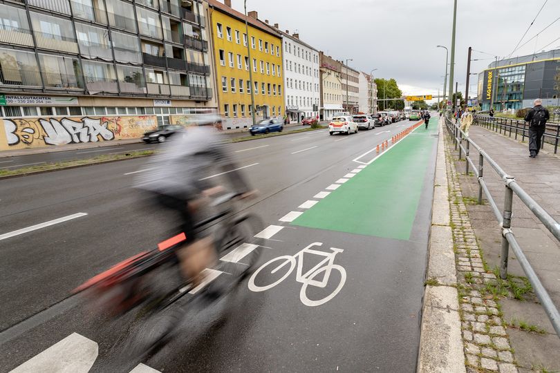 Radfahrstreifen am Adlergestell