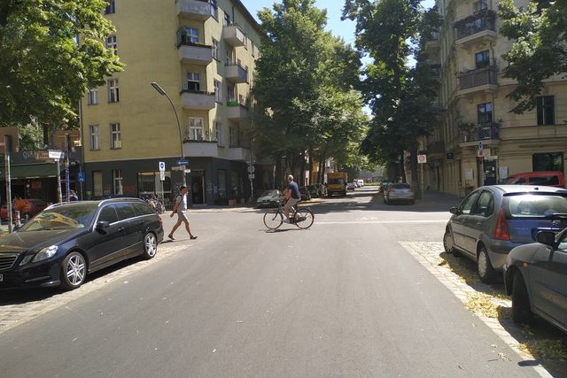 Asphaltierte Friedelstraße in Neukölln