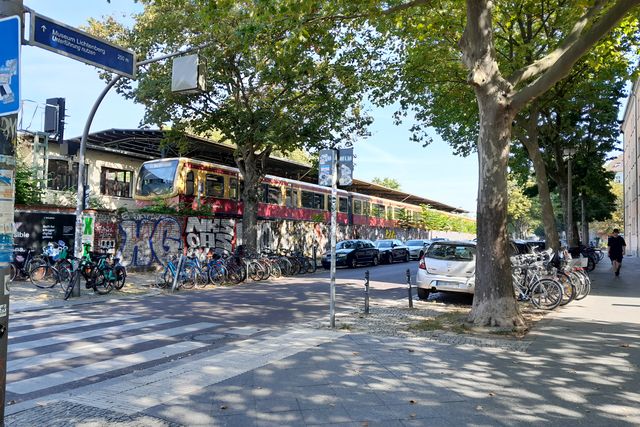 Fahrradabstellplätze am Bahnhof Nöldnerplatz in Berlin Lichtenberg