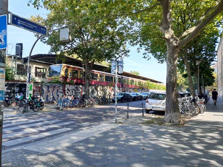 Fahrradabstellplätze am Bahnhof Nöldnerplatz in Berlin Lichtenberg