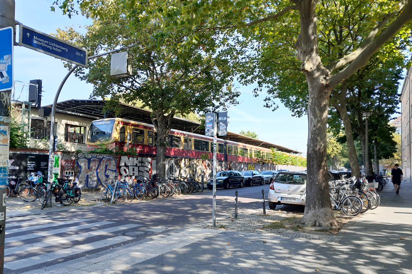 Fahrradabstellplätze am Bahnhof Nöldnerplatz in Berlin Lichtenberg